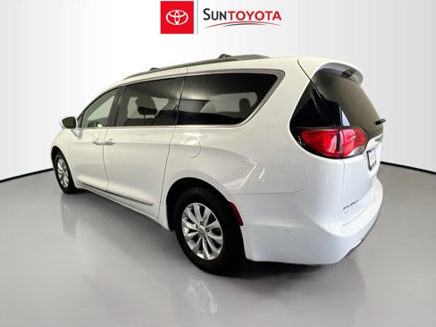Used 2018 Chrysler Pacifica Touring-L w/ Advanced Safetytec Group image 6