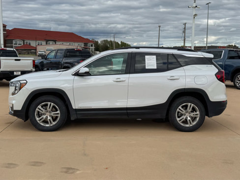 Used 2023 GMC Terrain SLE w/ Driver Convenience Package image 3