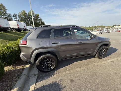 Used 2019 Jeep Cherokee Trailhawk image 10