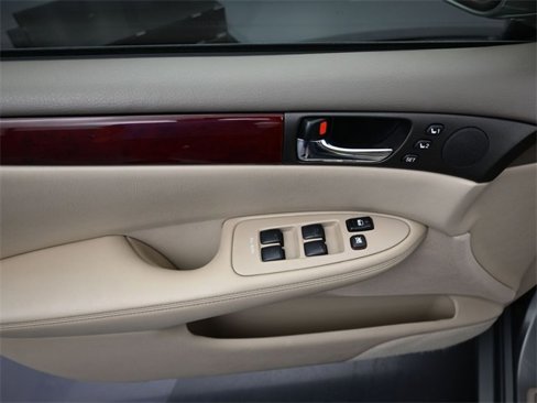 Used 2004 Lexus ES 330 image 23