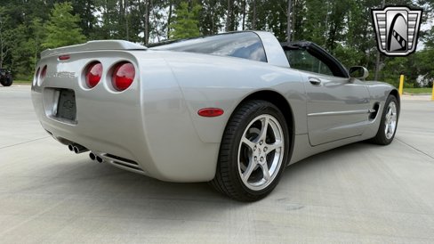 Used 2002 Chevrolet Corvette Coupe w/ Preferred Equipment Group2 image 2