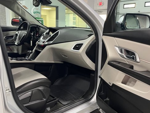 Used 2017 GMC Terrain SLT w/ Open Road Package image 9
