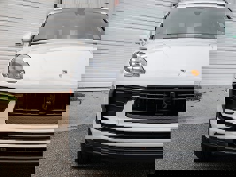 Certified 2025 Porsche Macan image 11