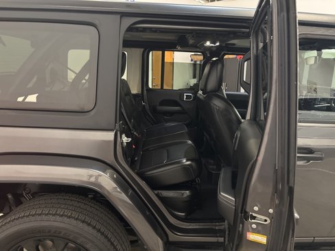 Used 2022 Jeep Wrangler Unlimited Sahara image 18