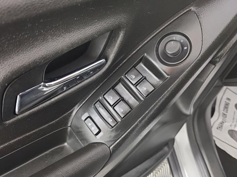 Used 2019 Chevrolet Trax LT w/ LT Convenience Package image 13