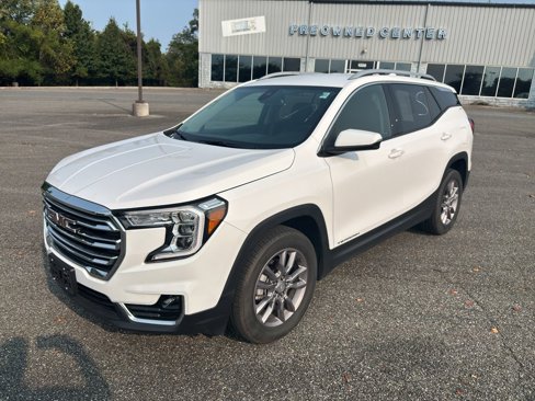 Used 2024 GMC Terrain SLT image 1