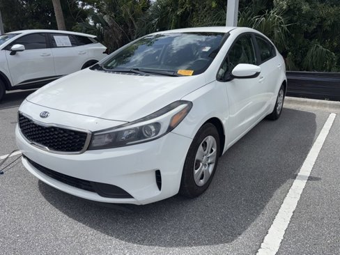 Used 2017 Kia Forte LX image 2