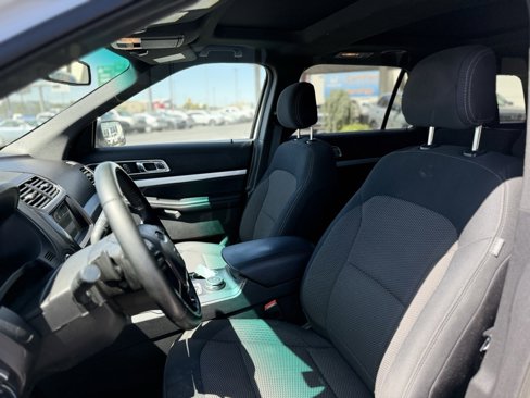 Used 2017 Ford Explorer XLT w/ Equipment Group 201A image 10