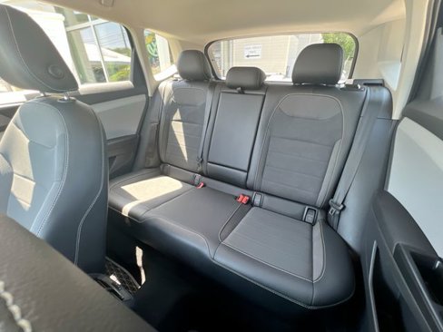 Certified 2022 Volkswagen Taos SE w/ IQ.Drive SE Package image 21