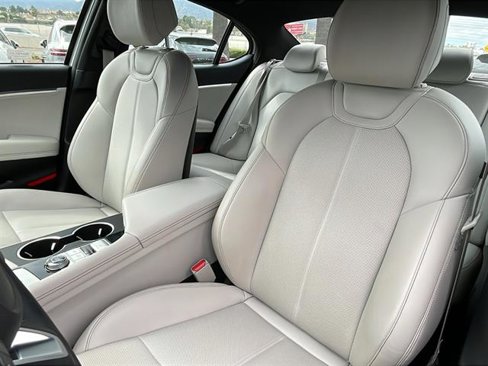 Used 2025 Genesis G70 2.5T image 15