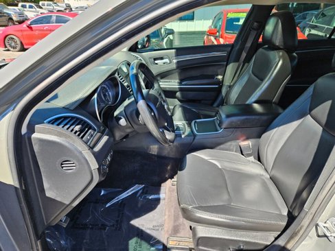 Used 2018 Chrysler 300 Touring L image 15