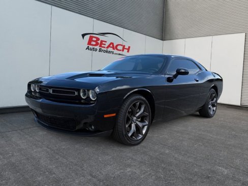 Used 2018 Dodge Challenger SXT Plus image 1