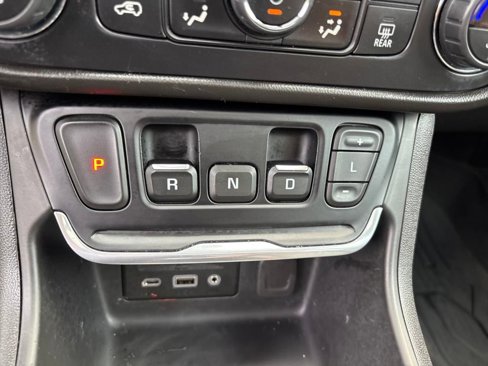Used 2020 GMC Terrain SLT w/ Preferred Package image 26