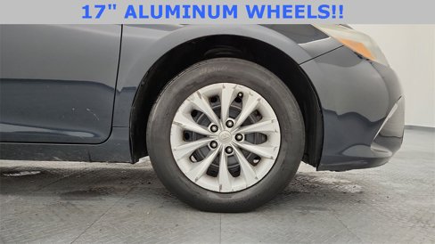 Used 2016 Toyota Camry LE image 11