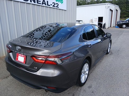 Used 2022 Toyota Camry LE image 3