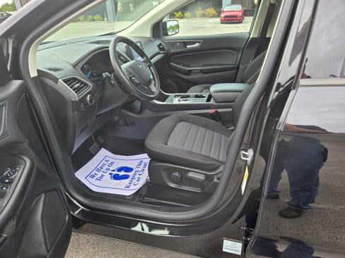 Used 2024 Ford Edge SE w/ Black Appearance Package image 7