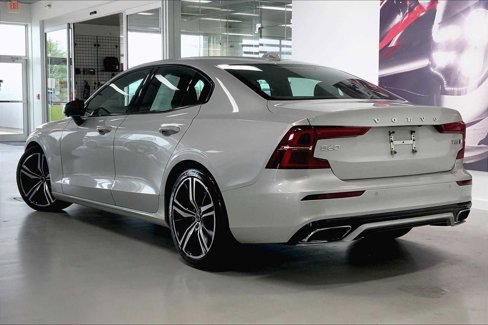 Used 2019 Volvo S60 T6 R-Design image 4