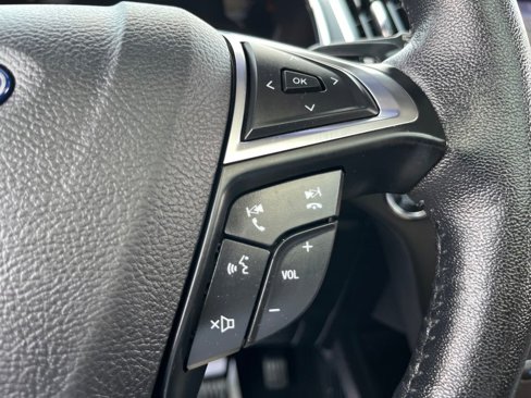 Used 2019 Ford Edge Titanium image 31