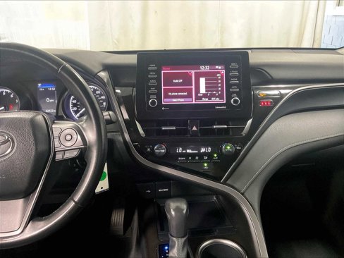 Used 2023 Toyota Camry SE image 18