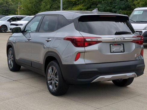 Used 2023 Kia Seltos LX image 4