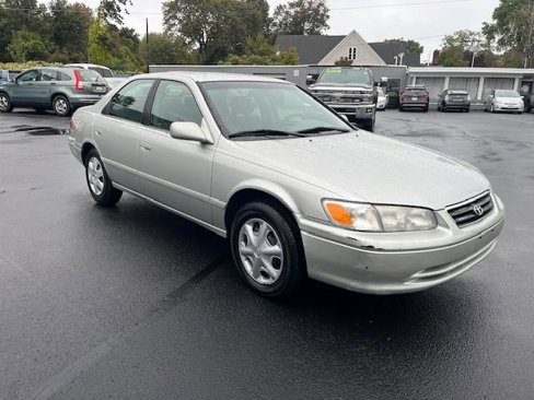 Used 2001 Toyota Camry CE image 1
