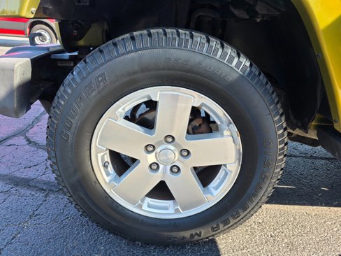Used 2008 Jeep Wrangler Sahara w/ Dual Top Group image 18