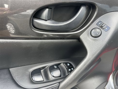 Used 2020 Nissan Rogue S image 18