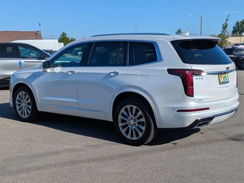 Used 2022 Cadillac XT6 Premium Luxury image 3