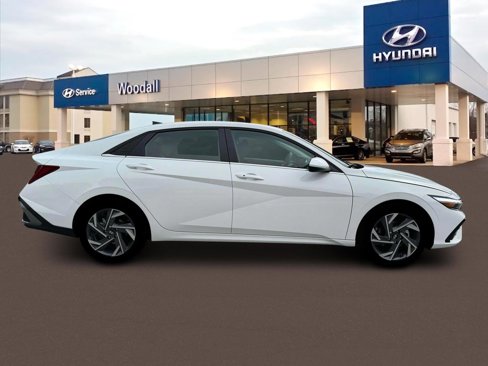 New 2025 Hyundai Elantra SEL image 9