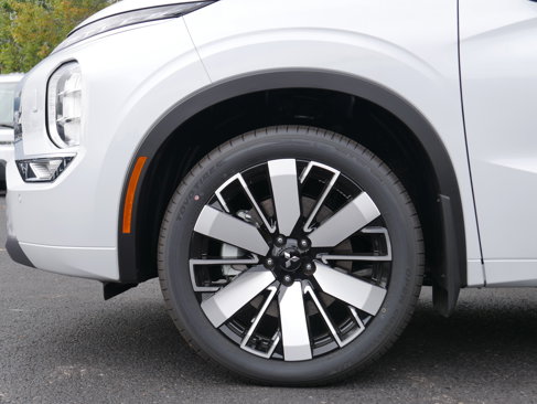 New 2025 Mitsubishi Outlander SEL image 11