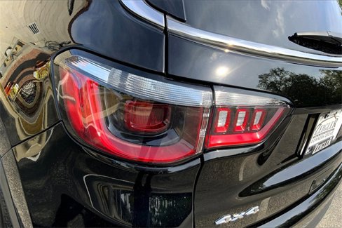 Used 2022 Jeep Compass Limited image 28