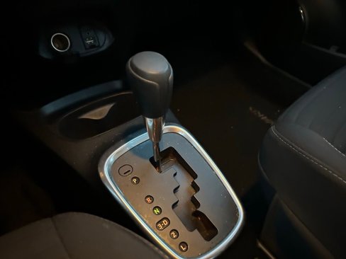 Used 2018 Toyota Yaris L image 26