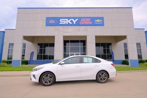 Used 2023 Kia Forte LXS image 3