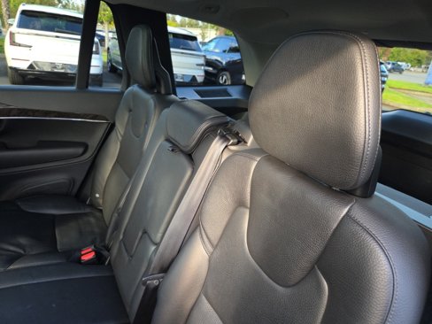 Used 2018 Volvo XC90 T5 Momentum w/ Convenience Package image 6