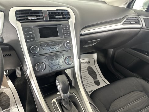 Used 2016 Ford Fusion SE image 4