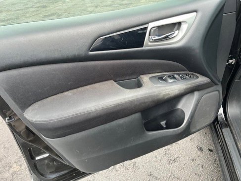 Used 2017 Nissan Pathfinder S image 39
