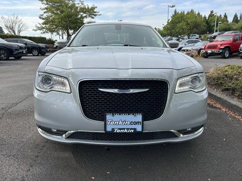 Used 2020 Chrysler 300 Touring L w/ 300 Premium Group image 2
