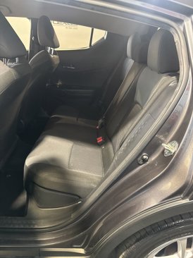 Used 2022 Toyota C-HR XLE image 27