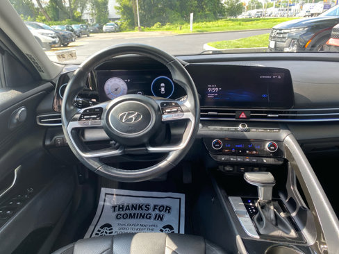 Certified 2023 Hyundai Elantra Limited w/ Preferred Accessory Package image 9