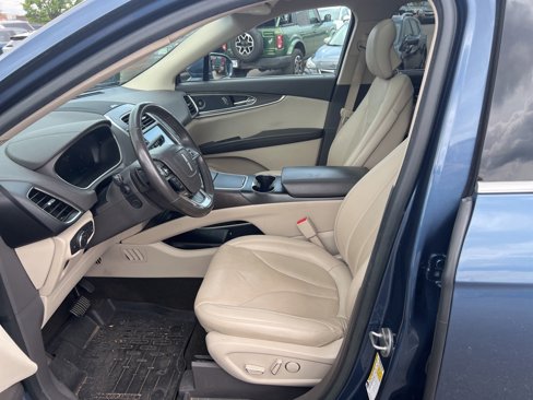Used 2019 Lincoln Nautilus Reserve image 10