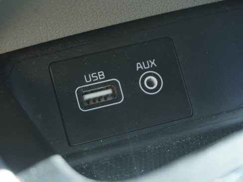 Used 2017 Kia Sedona LX w/ LX Essentials Premium Package image 18