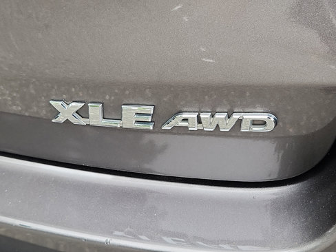 Used 2015 Toyota Highlander XLE image 16