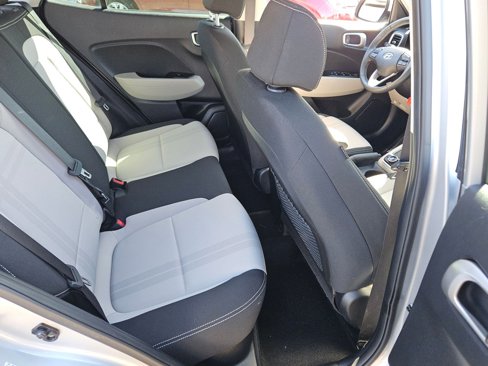 Used 2022 Hyundai Venue SEL image 21