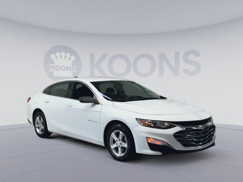 Used 2023 Chevrolet Malibu LS image 2