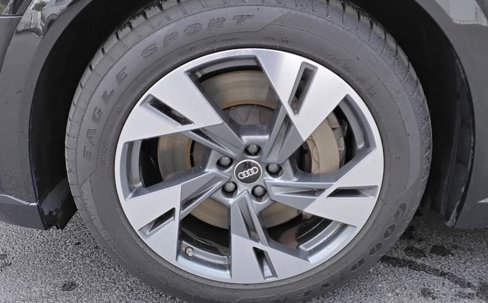 Used 2022 Audi e-tron Premium Plus w/ Premium Plus Package image 13