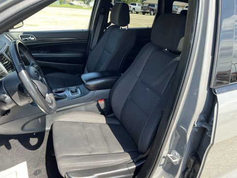 Used 2020 Jeep Grand Cherokee Laredo image 26