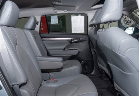Used 2021 Toyota Highlander Limited image 21