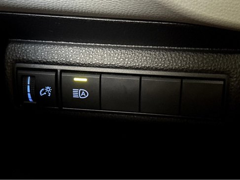 Used 2022 Toyota Corolla SE image 10