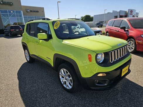 Used 2017 Jeep Renegade Latitude w/ Popular Equipment Group image 4