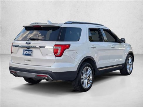 Used 2016 Ford Explorer XLT w/ Equipment Group 201A image 5